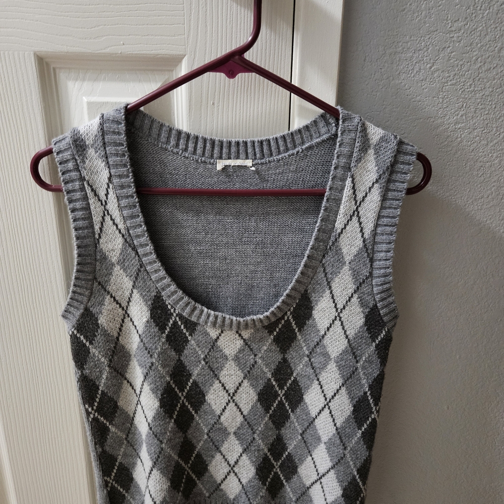 Gray Argyle Sleeveless Sweater